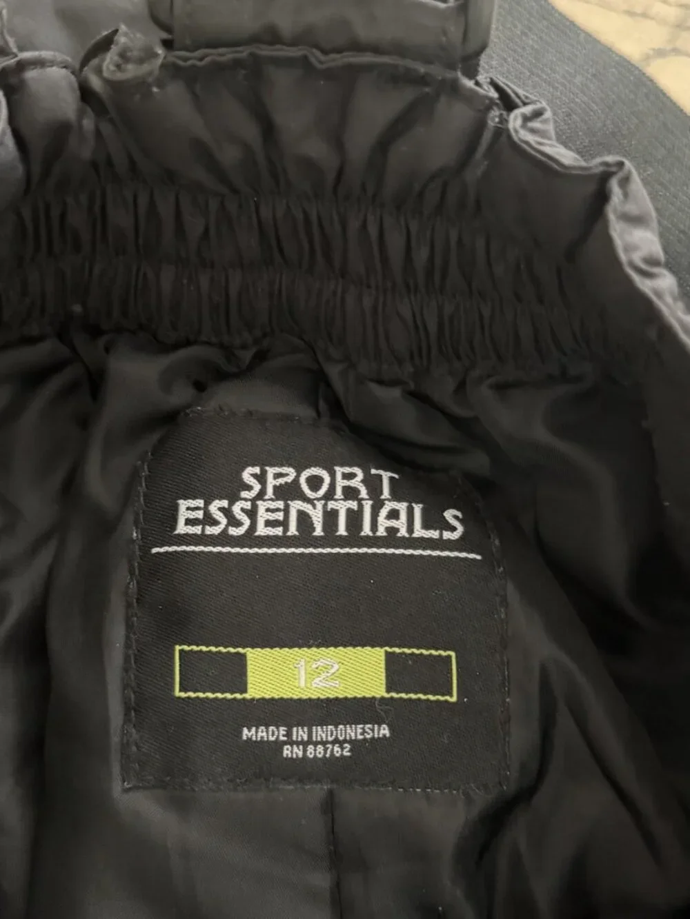 Sport Essentials black snow